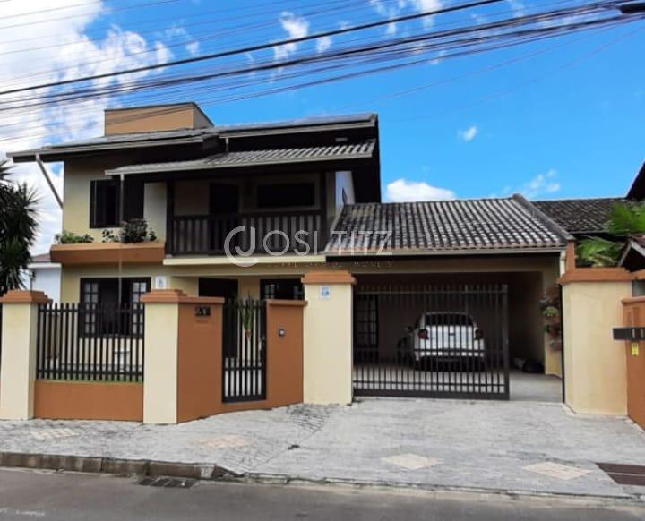 Sobrado à venda no bairro Água Verde - Josi Titz Corretora de imóveis
