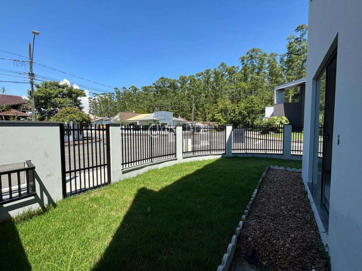 SOBRADO GEMINADO A VENDA EM NEREU RAMOS - Josi Titz Corretora de imóveis