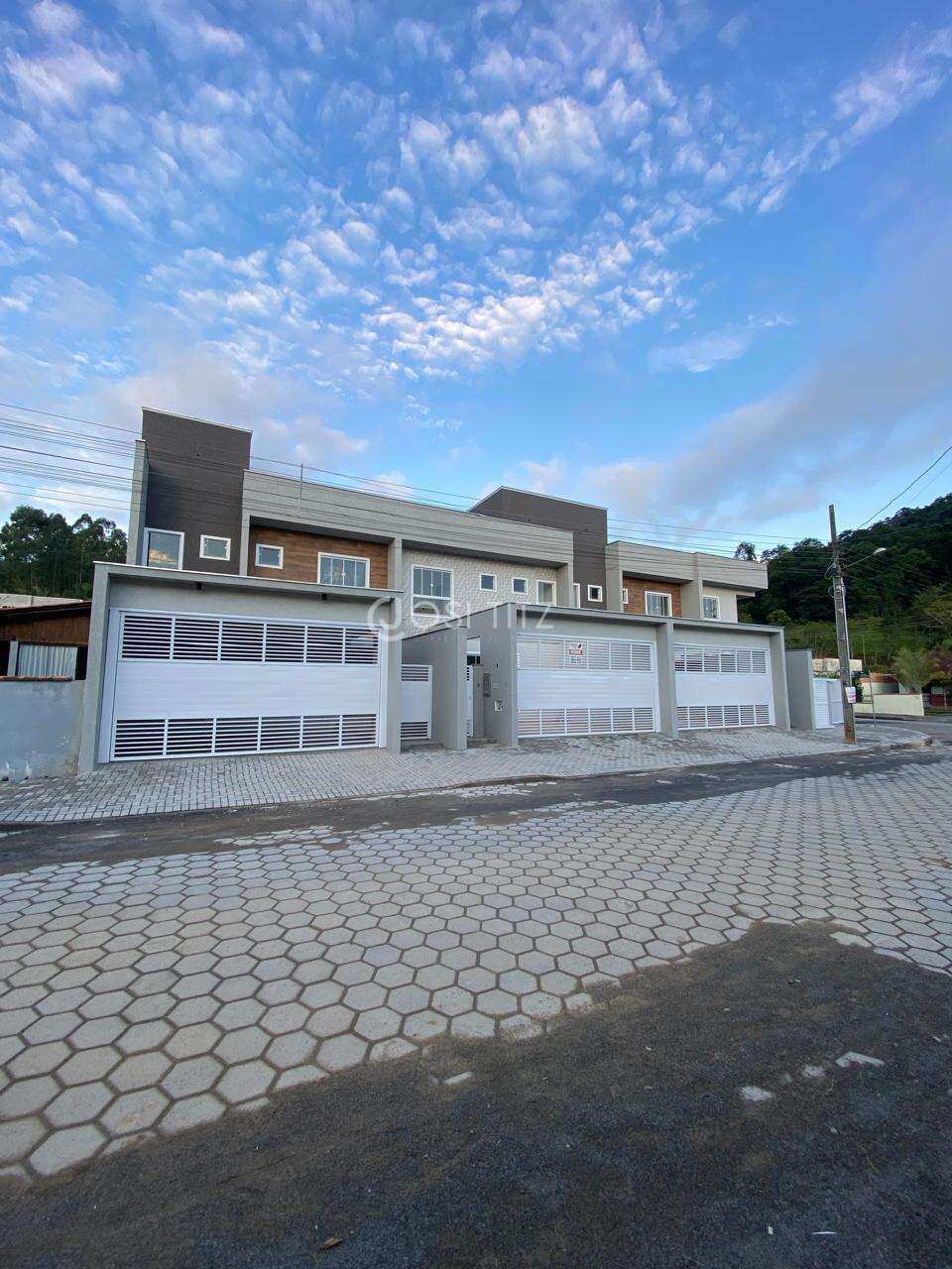 SOBRADO GEMMINADO A VENDA NO BAIRRO AMIZADE - Josi Titz Corretora de imóveis