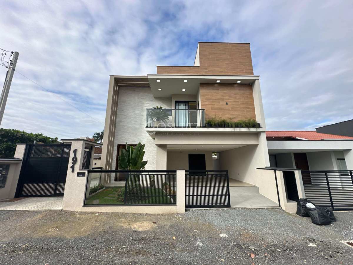 SOBRADO MOBILIADO À VENDA NO BAIRRO RAU - Josi Titz Corretora de imóveis